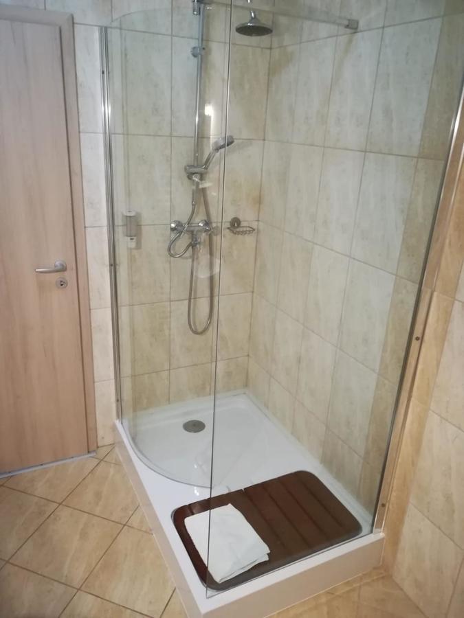 Hotel Dennis Mediaş Eksteriør billede