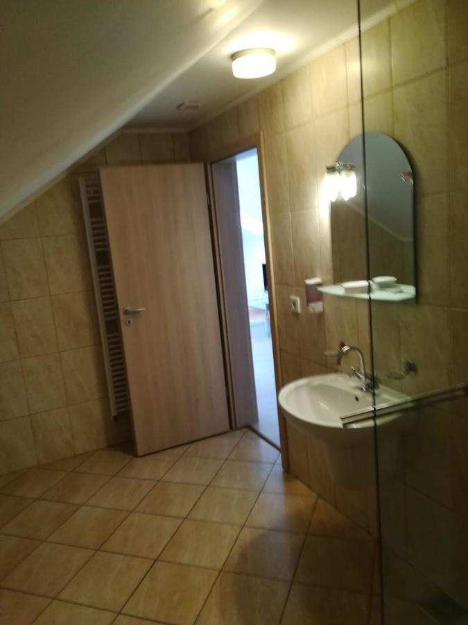 Hotel Dennis Mediaş Eksteriør billede