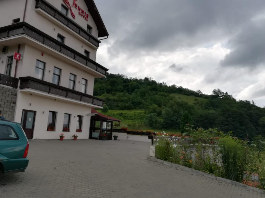 Hotel Dennis Mediaş Eksteriør billede
