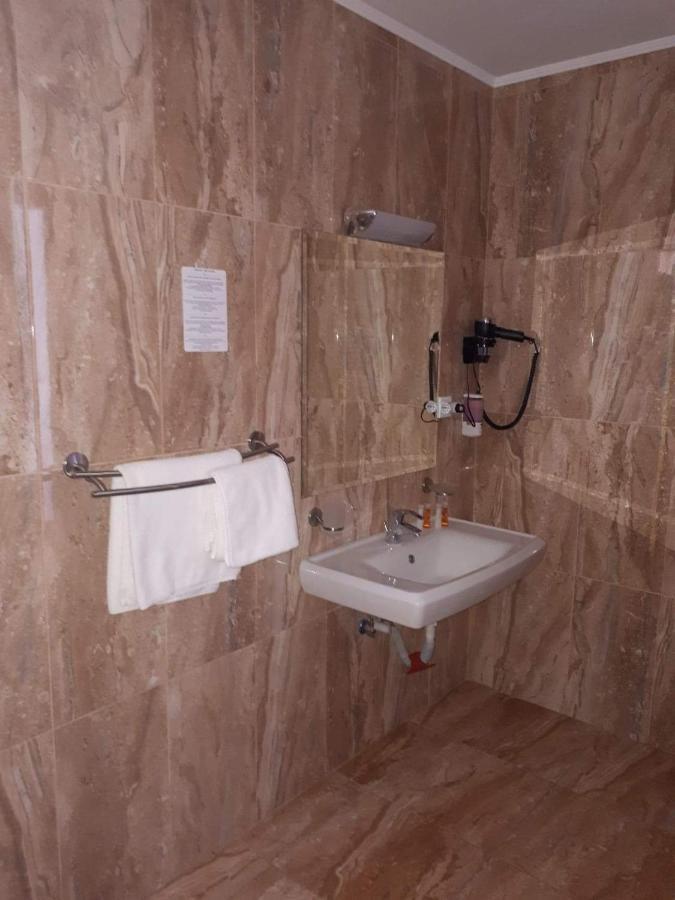 Hotel Dennis Mediaş Eksteriør billede